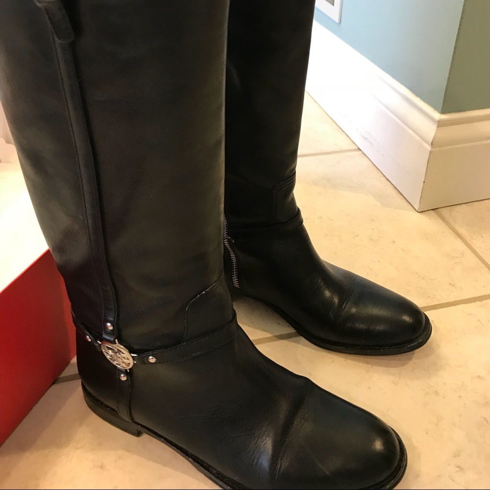 To the knees riding boots